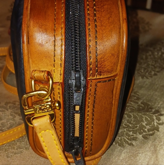 Hunting World Vintage Crossbody Bag Navy Blue/Tan Authentic with certificate - Picture 4 of 16